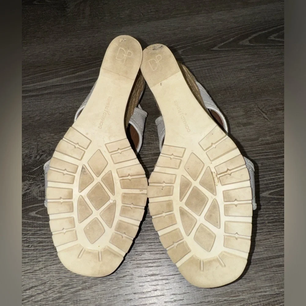 Donald J. Pliner Burgos Metallic Wedge Heel Sandals Cloth   Sz 8.5.  EUC!